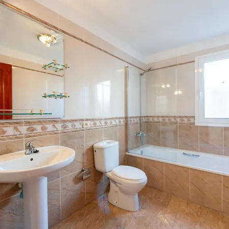 Evita Private Pool, Jacuzzi & Sea Views 빌라
