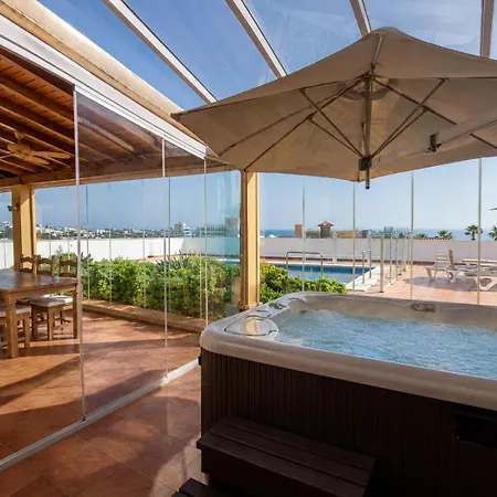 빌라 Evita Private Pool, Jacuzzi & Sea Views