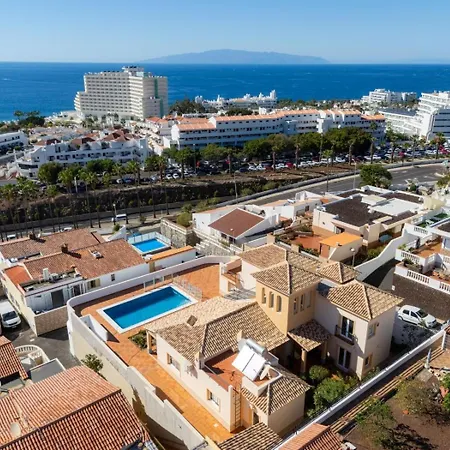 빌라 Evita Private Pool, Jacuzzi & Sea Views